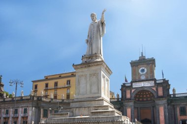 anıt Dante Alighieri, Piazza Dante Napoli