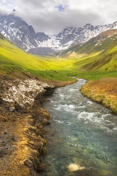 manzara, Caucasus Sıradağları, Juta Vadisi, Kazbegi bölge, Georgia