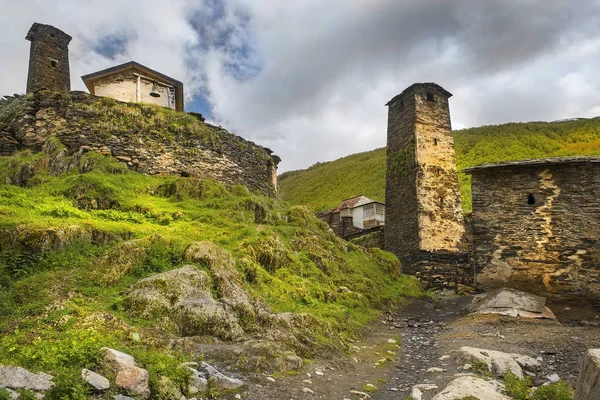 Menara pertahanan di desa Ushguli di Upper Svaneti, Georgia — Stok Foto