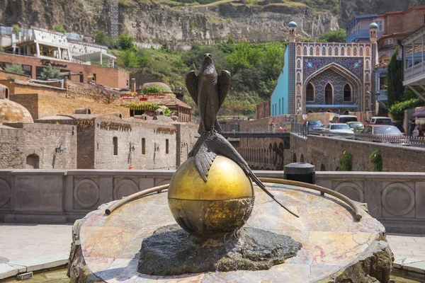 Památník sokola s Bažant, staré Tbilisi, Gruzie — Stock fotografie