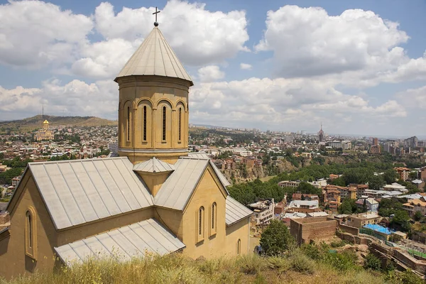 Stadtbild von Tiflis, der Hauptstadt Georgiens — Stockfoto