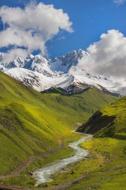Üst Svaneti, Georgia Kafkasya dağlarında manzara