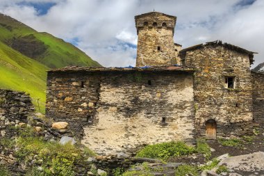 savunma kuleleri ve taş evler köyde Ushguli, üst Svaneti, Gürcistan