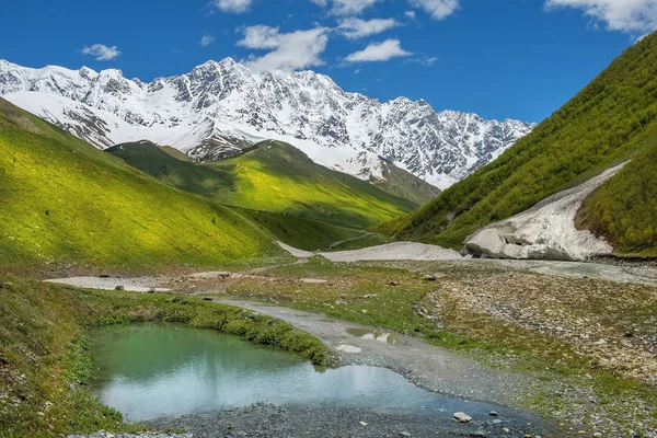 Üst Svaneti, Georgia Kafkasya dağlarında manzara