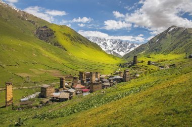 köy Ushguli üst Svaneti, Gürcistan ile manzara