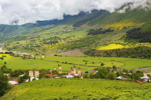 Paisagem nas montanhas do Cáucaso, Upper Svaneti, Geórgia — Fotografia de Stock