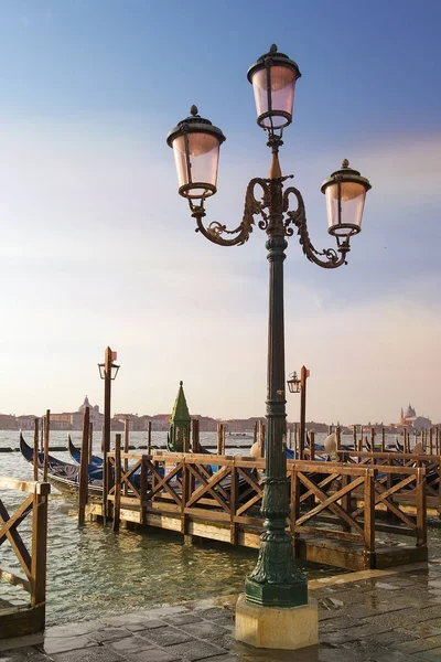 Vista Romântica Grande Canal Veneza Amanhecer Com Lâmpada Rua Vintage — Fotografia de Stock