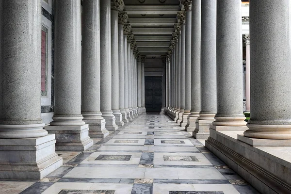 Kolonáda Papežské Baziliky Svatého Pavla Hradbami Římě Itálie — Stock fotografie