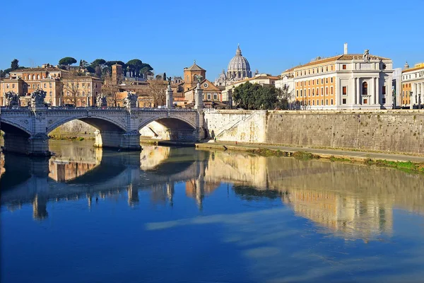 Cityscape Rome Bridge Tiber River Ponte Vittorio Emanuele Rome Italy — Stock Photo, Image