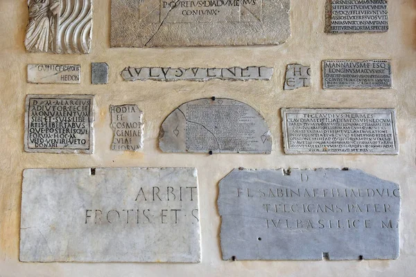 Placas Mármol Con Una Inscripción Latín Pared Basílica Santa María —  Fotos de Stock