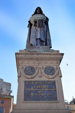 anıt filozof Giordano Bruno idam edildi, yerde kare Campo dei Fiori Roma, İtalya