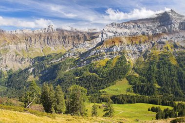 muhteşem dağ manzarası harika St. Bernard Pass alanında İsviçre Alpleri'nde