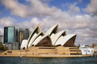Sydney, Avustralya - 24 Mart 2018: Sydney Opera Binası, Sidney, yeni Güney Galler bir çok mekan sahne sanatları merkezinde görünümdür