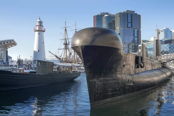 stock image Sydney, Australia - March 11, 2018: submarine HMAS Onslow, Australian National Maritime Museum in the background of skyscrapers of Sydney central business district ( CBD )