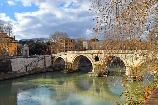 Sixtus Bridge Italian Ponte Sisto Tiber River Pedestrian Bridge Center — Stock Photo, Image