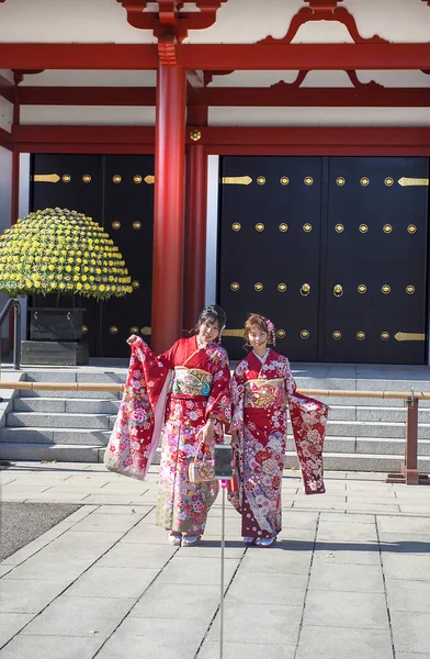 Tokio Japón Noviembre 2019 Chicas Jóvenes Vestidas Con Ropa Tradicional — Foto de Stock