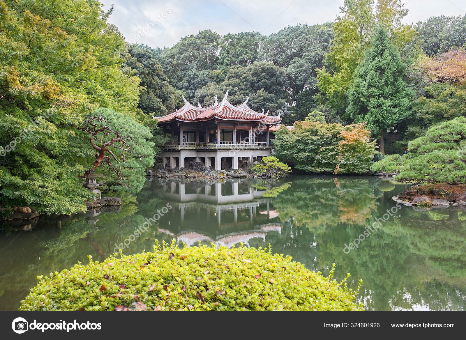 Shinjuku Gyoen National Garden Large Park Garden Shinjuku Shibuya Tokyo Stock Photo C Irisphoto11