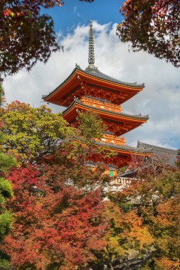 Kiyomizu-dera, Kyoto Unesco 'nun Higashiyama bölgesindeki Budist tapınak kompleksi.