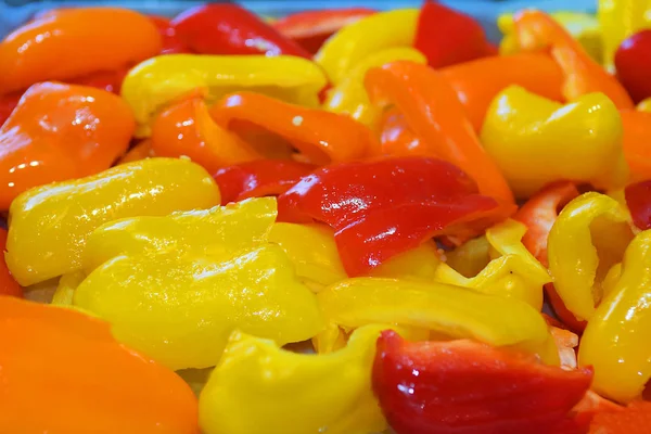 Poivrons Multicolores Tranchés Cuits Pour Les Aliments Conserve — Photo
