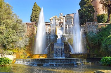 İtalya Rönesans Bahçesinde Neptün Çeşmesi ve balık havuzu - Tivoli, İtalya 'da villa d' Este