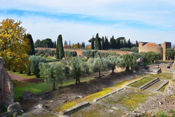 意大利罗马附近Tivoli的Villa Adriana 哈德里安别墅 风景如画的古代遗址 — 图库照片