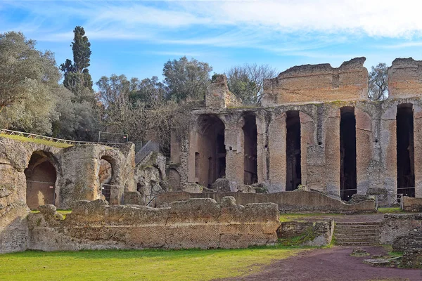 意大利罗马附近Tivoli的Villa Adriana 哈德里安别墅 风景如画的古代遗址 — 图库照片