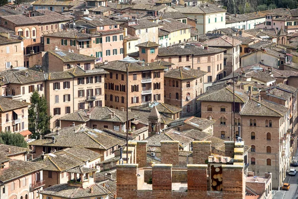 シエナ 中世の町 イタリアのトスカーナ州のシエナ州の首都の屋根の上の空中ビュー — ストック写真