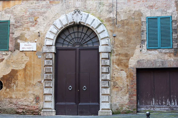 Vieilles Portes Massives Fer Dans Une Maison Médiévale Avec Plâtre — Photo