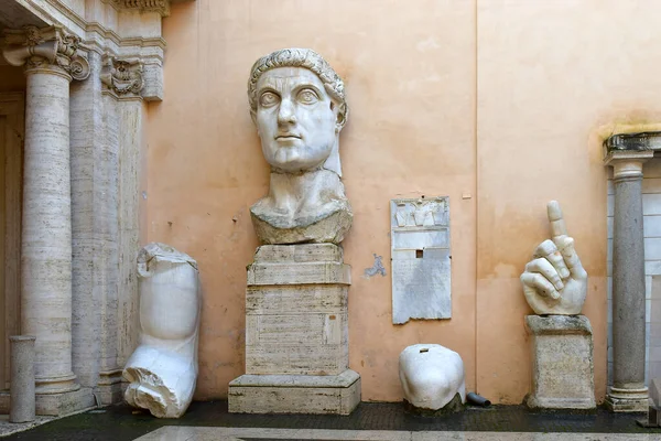 Рим Італія Січня 2020 Фрагменти Гігантської Статуї Костянтина Великого Капітолійському — стокове фото