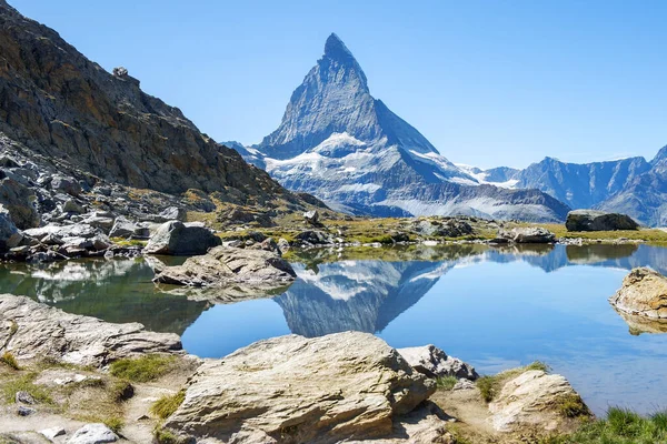 位于瑞士瓦莱州Matterhorn的本底峰的Pennine阿尔卑斯山中 风景如画 有着野生的大自然和冰湖 — 图库照片