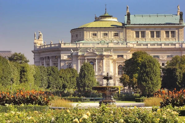 Vista Dello Storico Burgtheater Teatro Nazionale Austriaco Dal Famoso Parco — Foto Stock