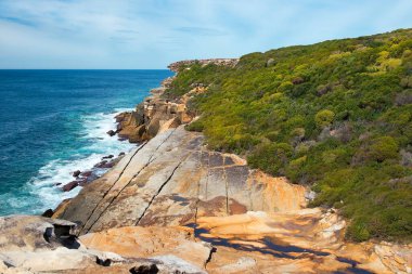 Kraliyet Ulusal Parkı 'ndaki okyanus ve uçurumlarla muhteşem manzara, Sydney NSW Avustralya