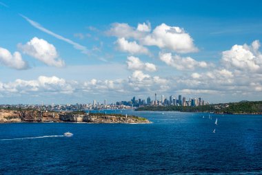 Sydney Limanı 'nın panoramik manzarası, Kuzey Başı' ndan Sydney Merkez İş Bölgesi (CBD), Manly 'den bir burnun manzarası