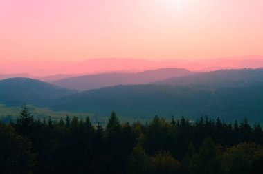 Sunset Hill dağlar görünümünde