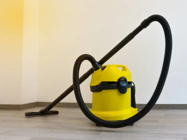 Yellow professional vacuum cleaner — Stock Photo, Image