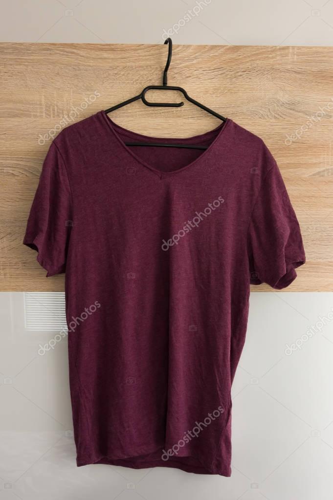 Burgundy fashionable T-shirt