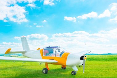 Havaalanında alanında küçük uçak