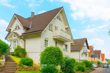 şehrin varoşlarında kat mülkiyeti