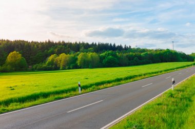 güneş ışığı alanında yol