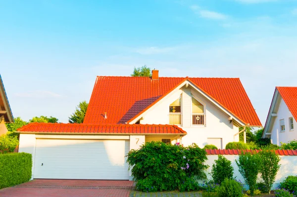 Casa privada en los suburbios — Foto de Stock