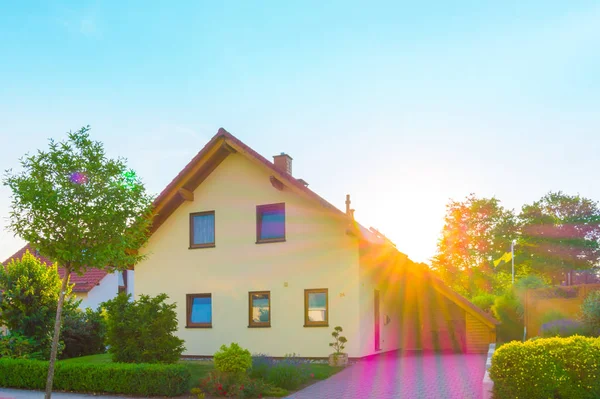 Casa privada en los suburbios — Foto de Stock