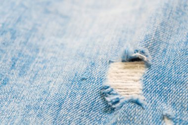 Kot yeni moda üzerinde delik