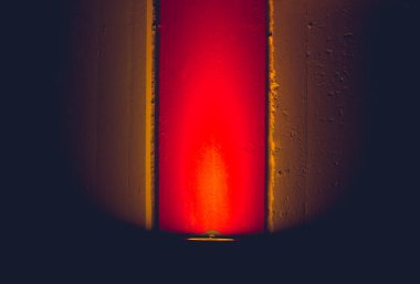 Projektör parlar evde 