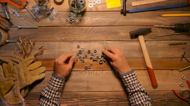 Cıvata ve somun seçerek ustası. Üstten Görünüm.