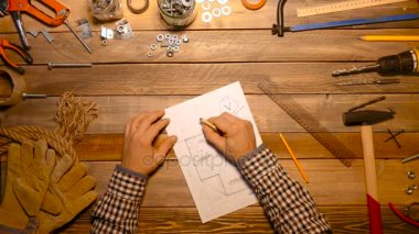 Evi çizim ve Silgi ile çalışma raftsman. Üstten Görünüm.