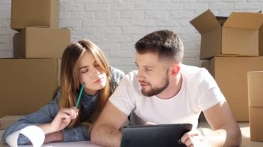 Gizli kamera fikir. Kaç yerde yatıyor. Adam keşfetmek, onlara ateş gizlenmiştir kamera.