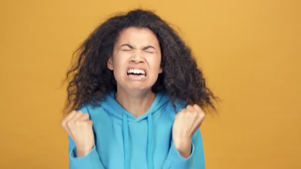 非洲裔美国女人尖叫的肖像 — 图库视频影像