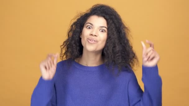 Close Portrait Afro American Woman Showing Thumbs Gesture Yellow Background — Stock Video