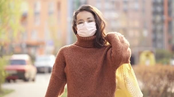 Woman Face Mask Walking Food Shopping Street Looking Camera Slowmotion — Stock Video