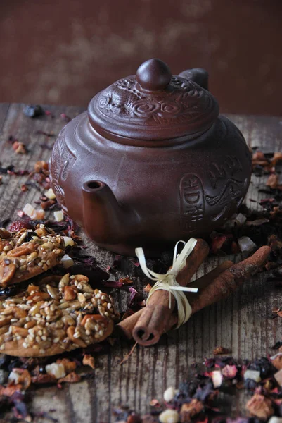 Braune Teekanne für Tee — Stockfoto